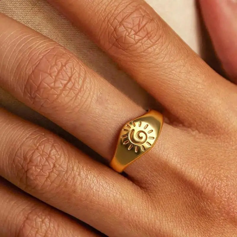 Retro Sun Stars gold ring