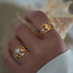 Round Ring with Palm Trees