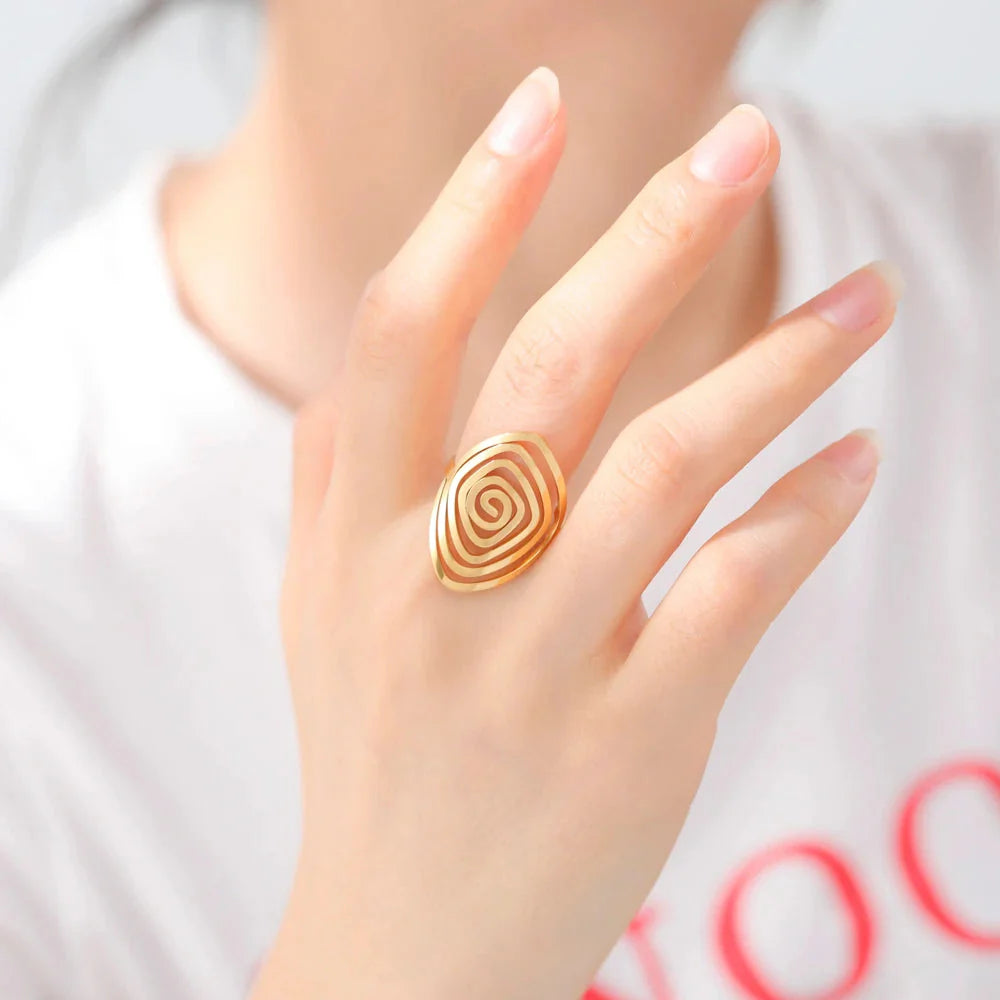 Geometric Spiral Ring Gold Woman