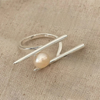 Stylish Ring with White Pearl in Zircon