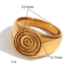 Bague type chevalière avec motif spirale gravé