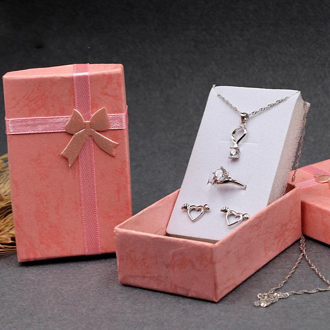 Box for 3 to 4 pieces of jewelry