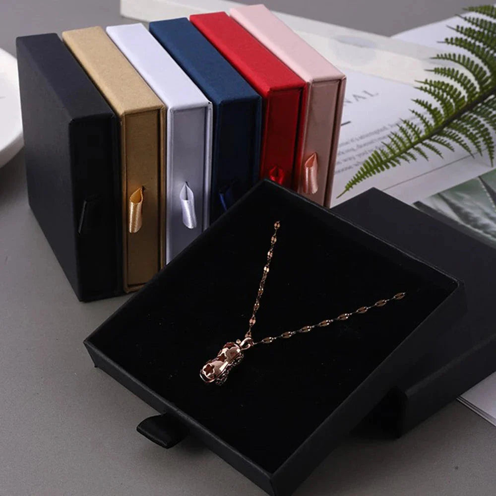 Box for 1 piece of jewelry