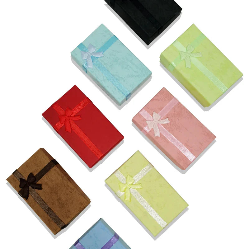 Box for 3 to 4 pieces of jewelry