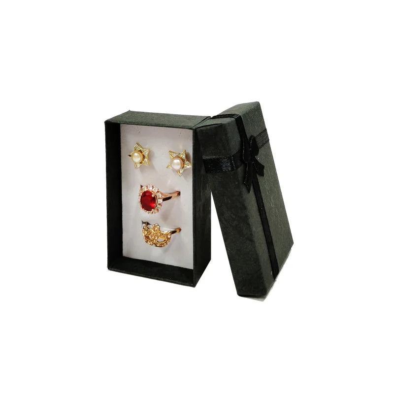 Box for 3 to 4 pieces of jewelry