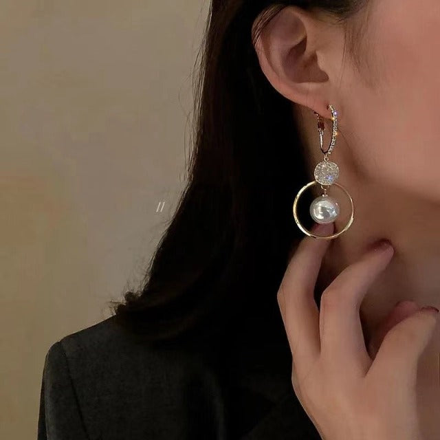 Dangling Pearl Earring