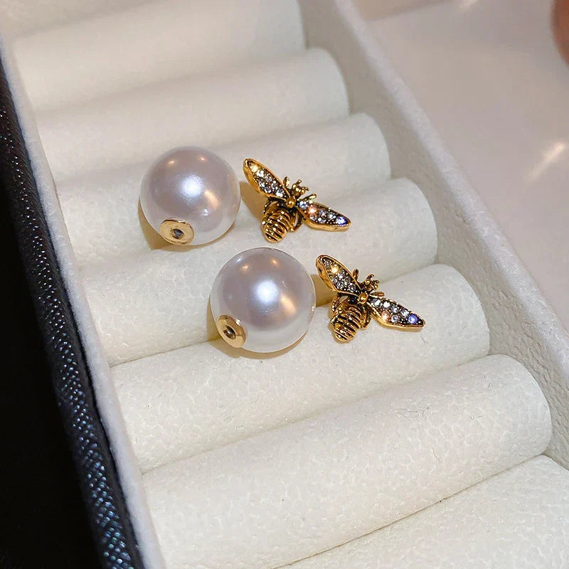 Boucles d'oreilles abeille et perle blanche