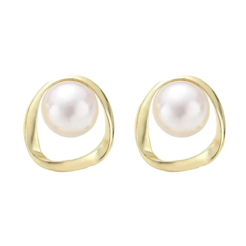 Stud Earrings with Pearl