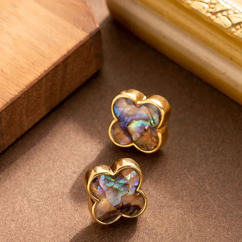 Stud Earrings with 4-Leaf Clover in Natural Stone
