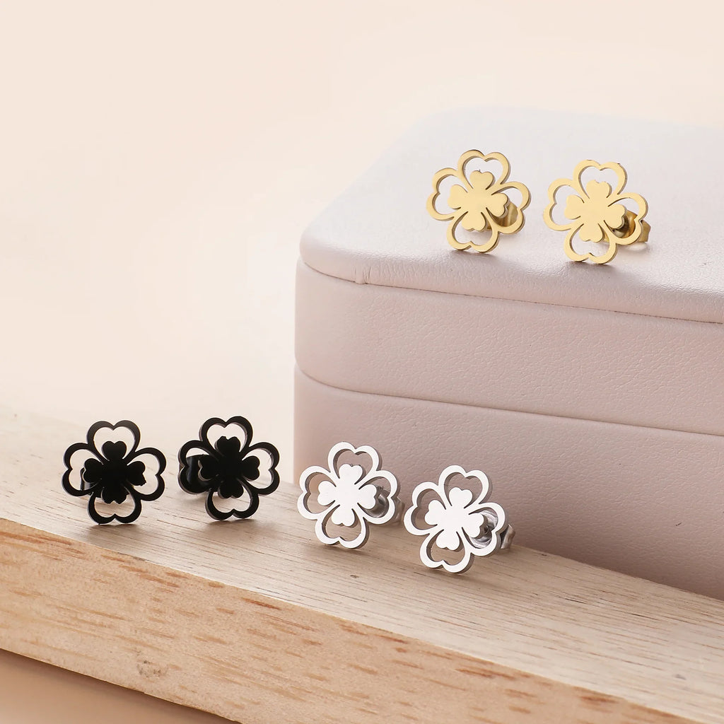 Four-Leaf Clover Stud Earrings gold