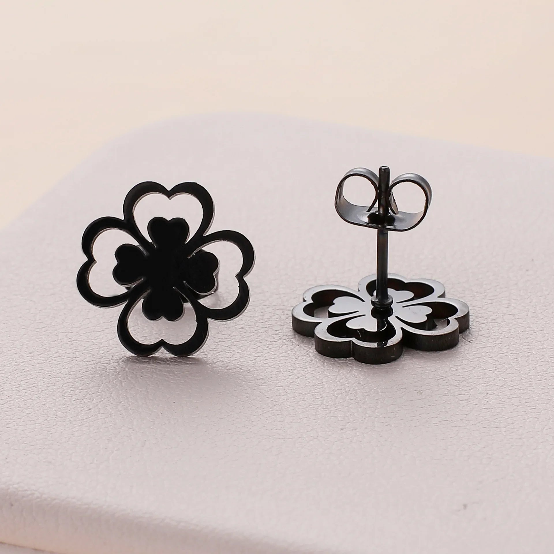 Boucles d'Oreilles Clou en Feuille de Trèfle à 4 Feuilles noir