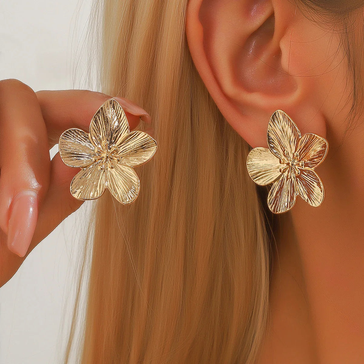 Five Petal Flower Stud Earrings gold