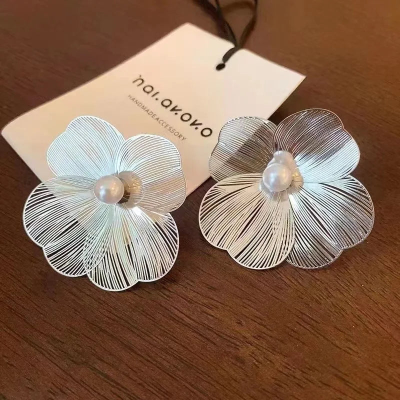 Stud Earrings Flower Wide White Petals