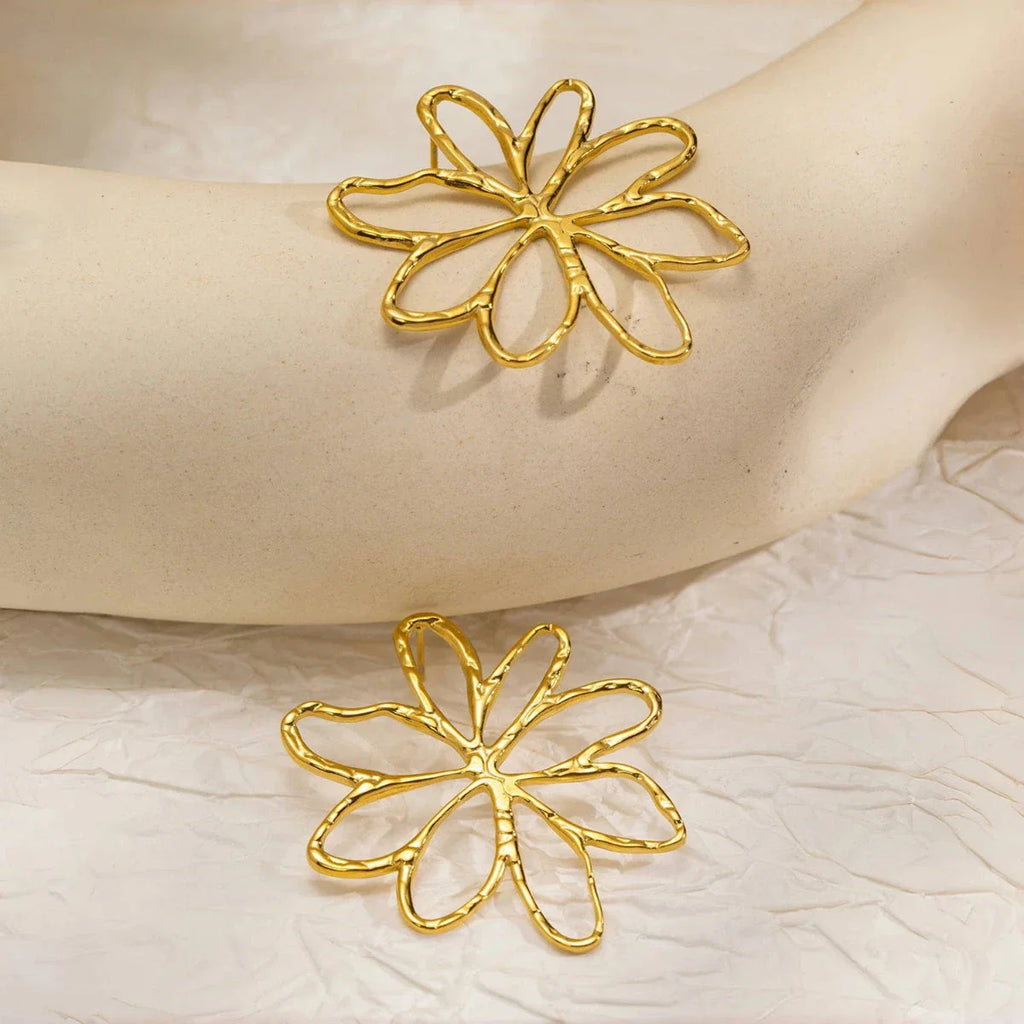 Asymmetric Flower Stud Earrings gold