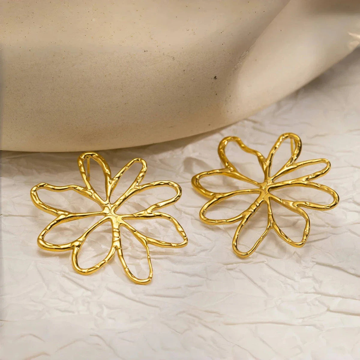 Asymmetric Flower Stud Earrings gold