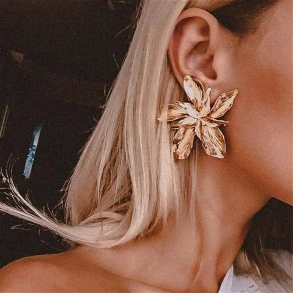 Large Asymmetric Flower Stud Earrings gold