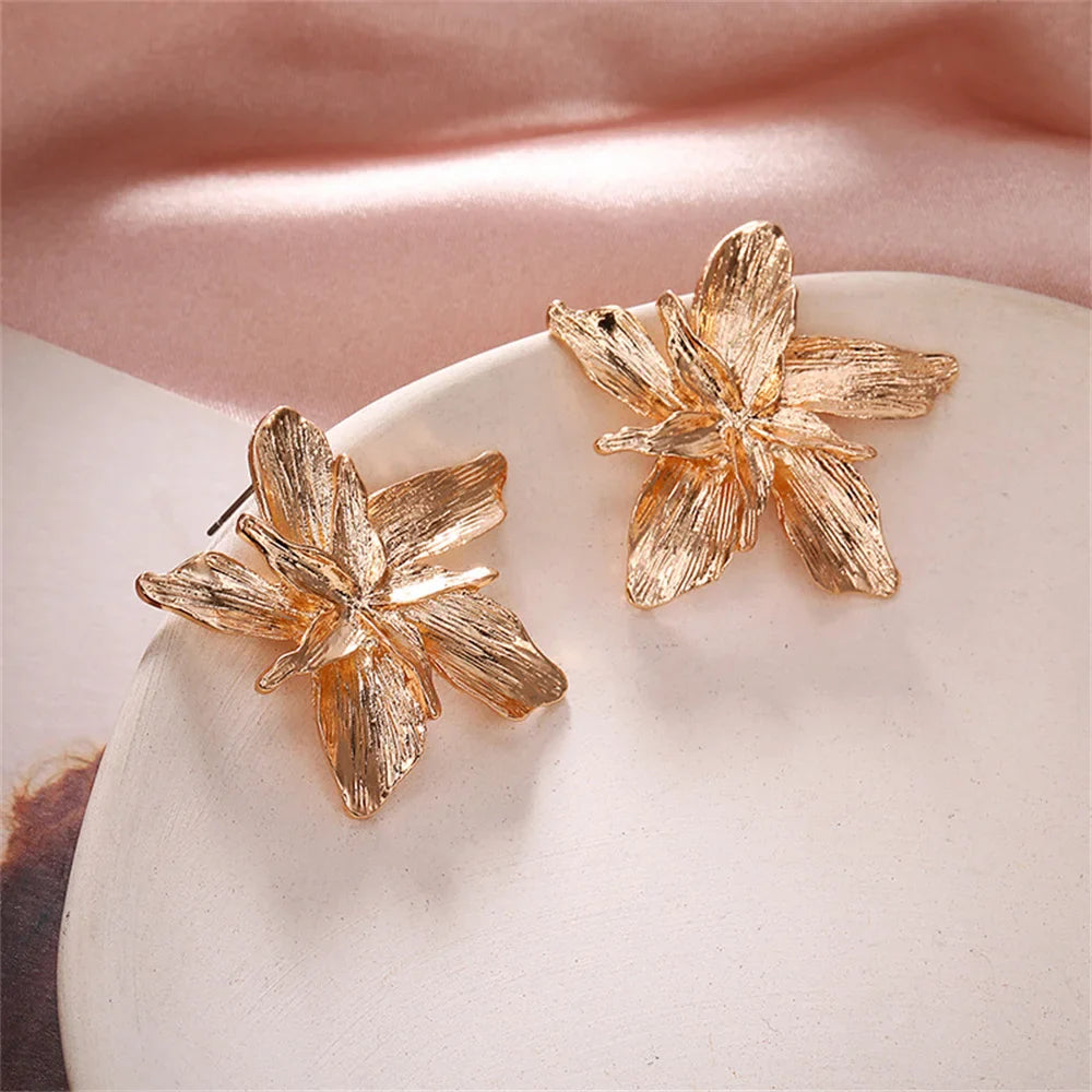 Large Asymmetric Flower Stud Earrings gold