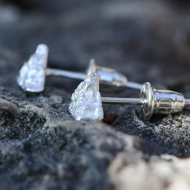 Silver Mountain Stud Earrings


Material: steel


Colors: silver


Size: 1 cm diameter (see image)


Guaranteed hypoallergenic, suitable for men, women, boys, or girls


Highly crafted product