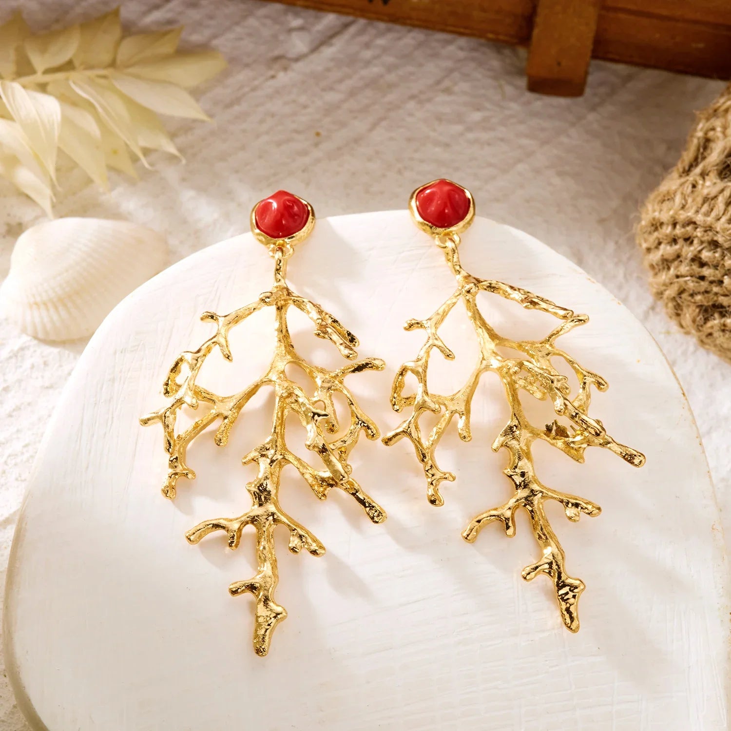 Boucles d'oreilles corail dorées