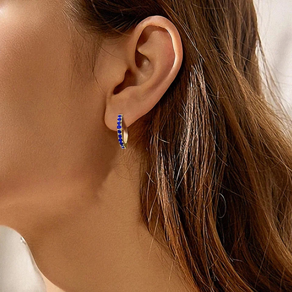 Boucles d'oreilles créoles dorées avec pierre de naissance pour femme