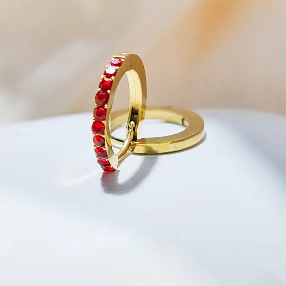 Boucles d'oreilles créoles dorées avec pierre de naissance pour femme
