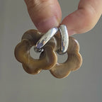 Boucles d'Oreilles Créoles Fleur en Résine