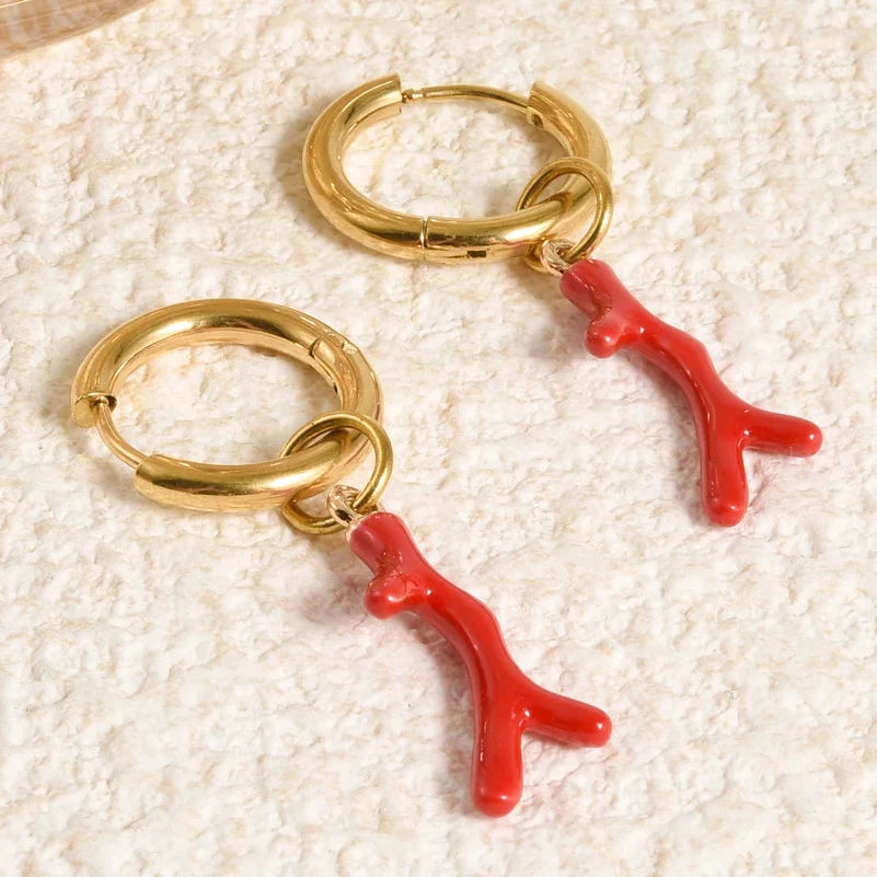 Boucles d'oreilles dorées corail rouge