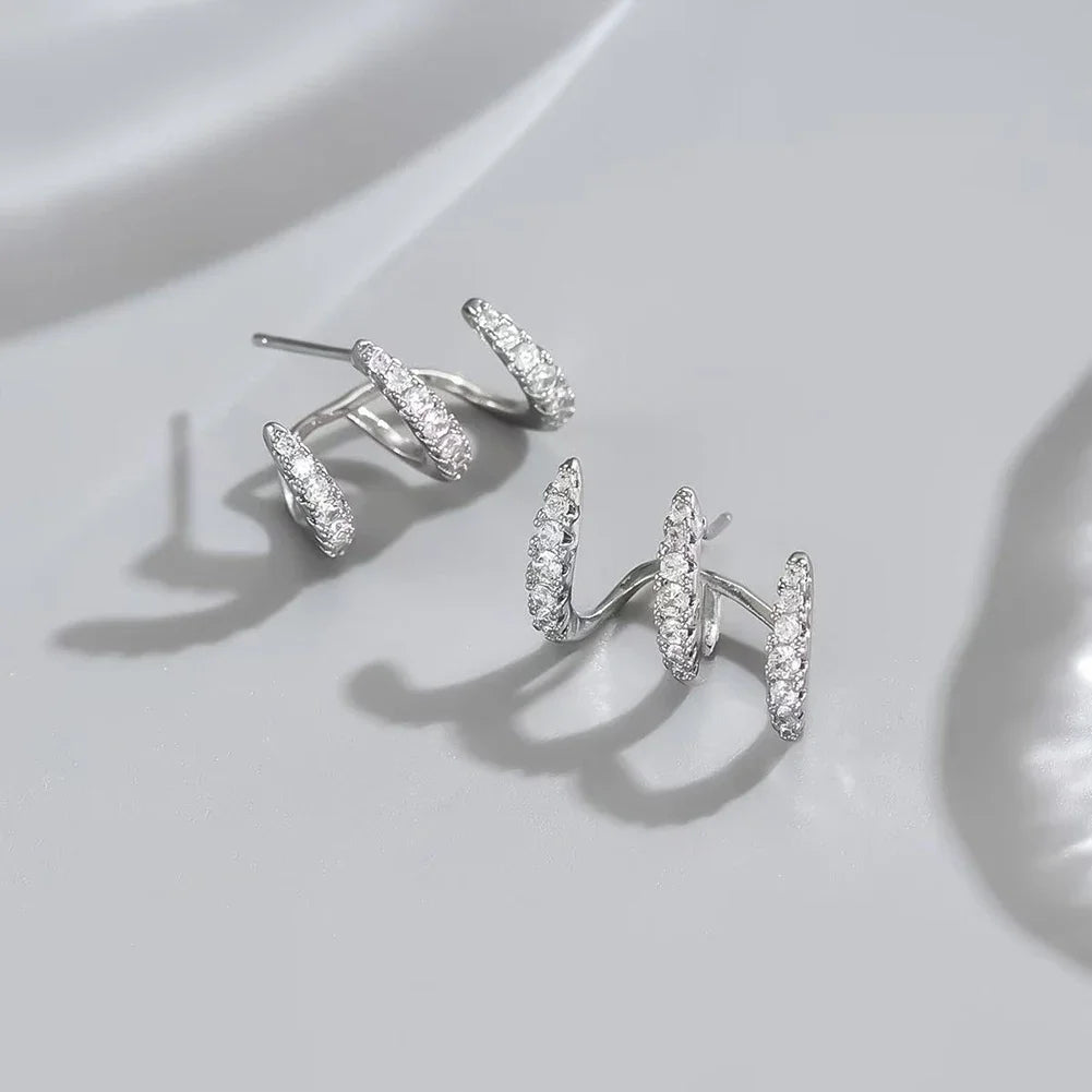 Elegant earrings with three-prong rhinestones 