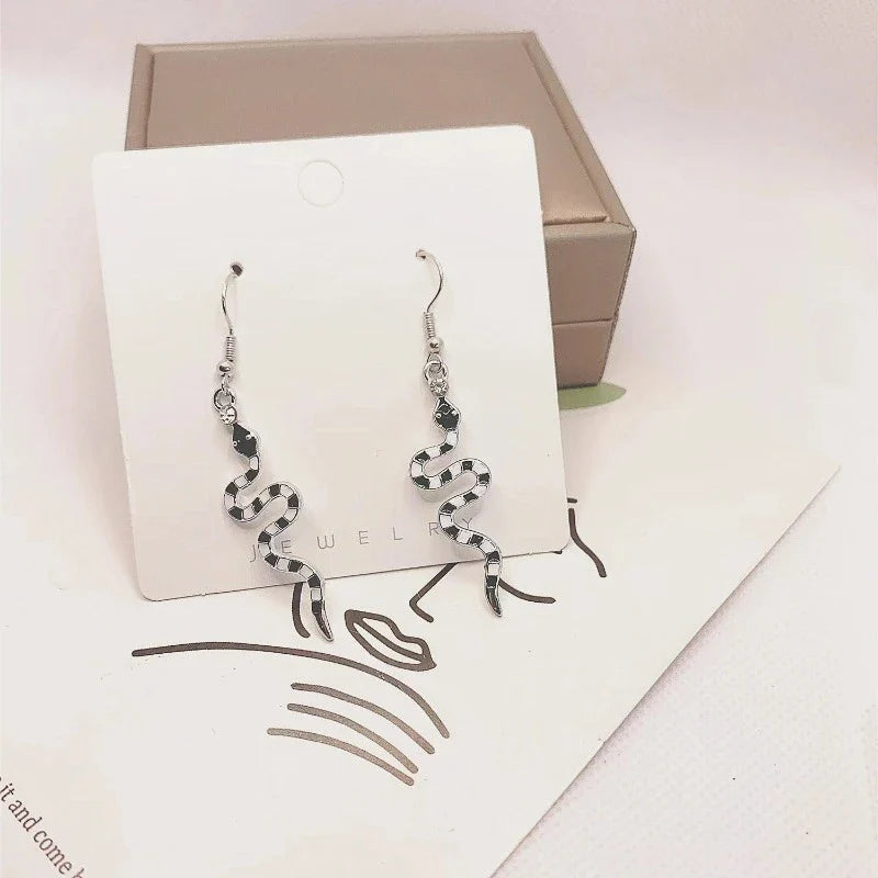 Women's Earrings Reptile Snake black white