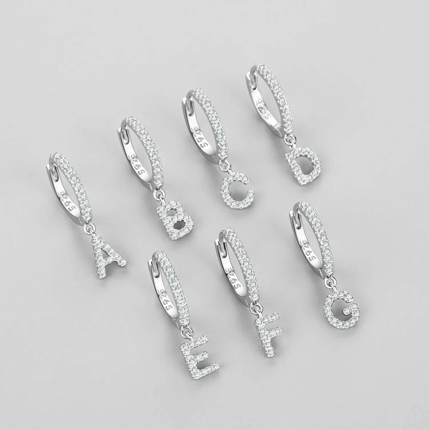 Boucles d'oreilles créoles avec initiale