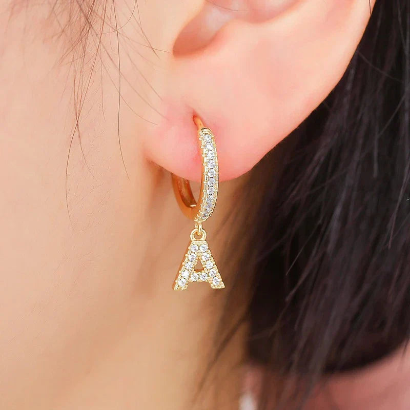 Boucles d'oreilles créoles avec initiale femme