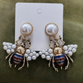 Boucles d'oreilles pendantes abeille avec perle