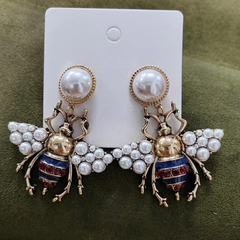 Boucles d'oreilles pendantes abeille avec perle