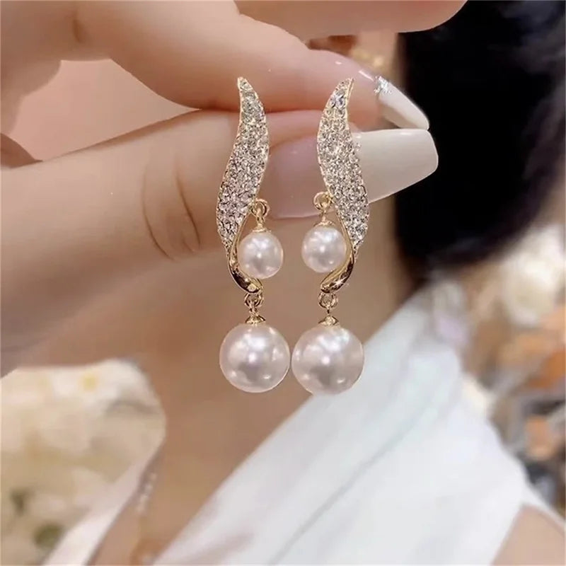Dangling Earrings with 2 Pearls and Rhinestones