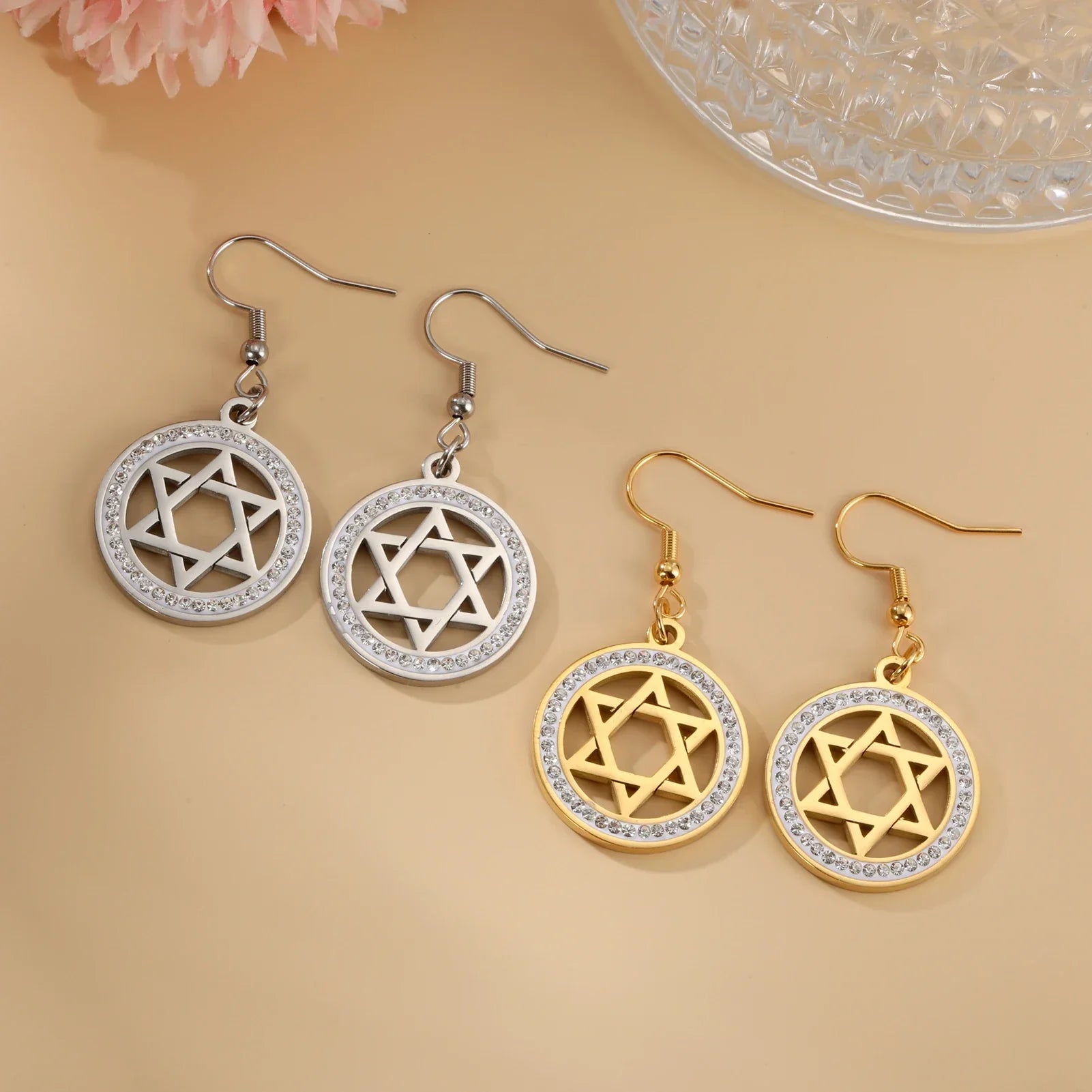 Boucles d'oreilles pendantes avec l'étoile de David et strass symbolique juive