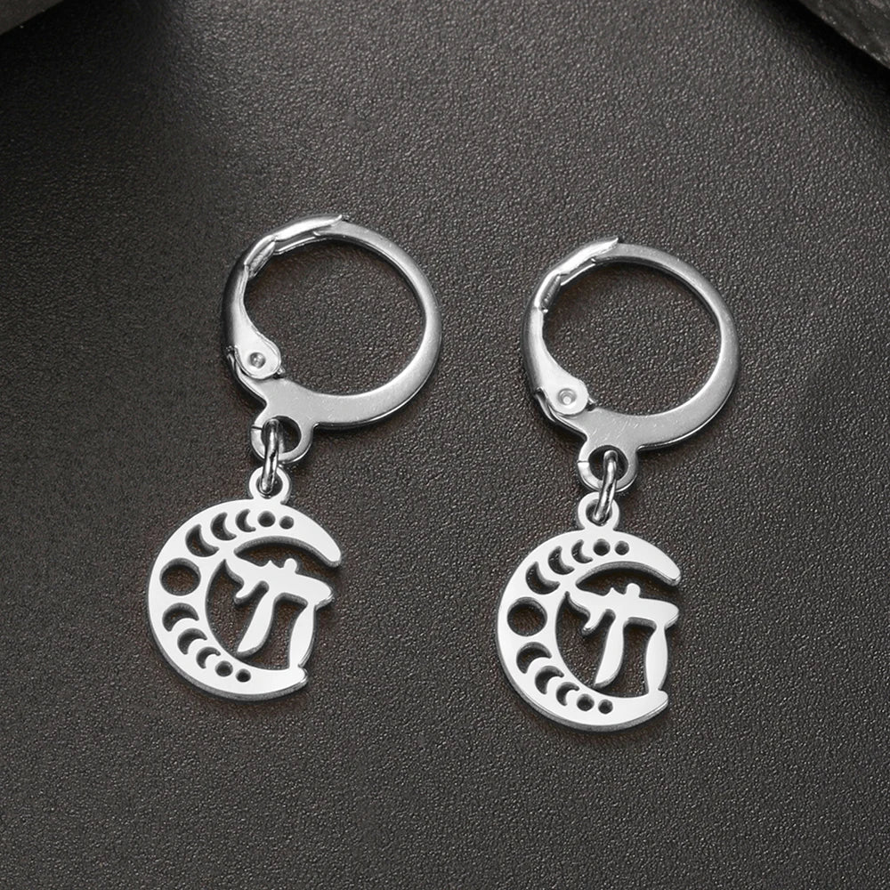 Boucles d'oreilles pendantes avec le symbole de vie Chai sur croissant de lune argent