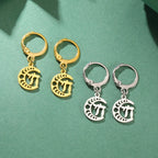 Boucles d'oreilles pendantes avec le symbole de vie Chai sur croissant de lune or