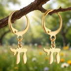 Boucles d'oreilles pendantes avec le symbole juif Chai or