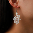 Boucles d'oreilles pendantes avec le symbole juif de protection main de Fatma et étoile de David argent