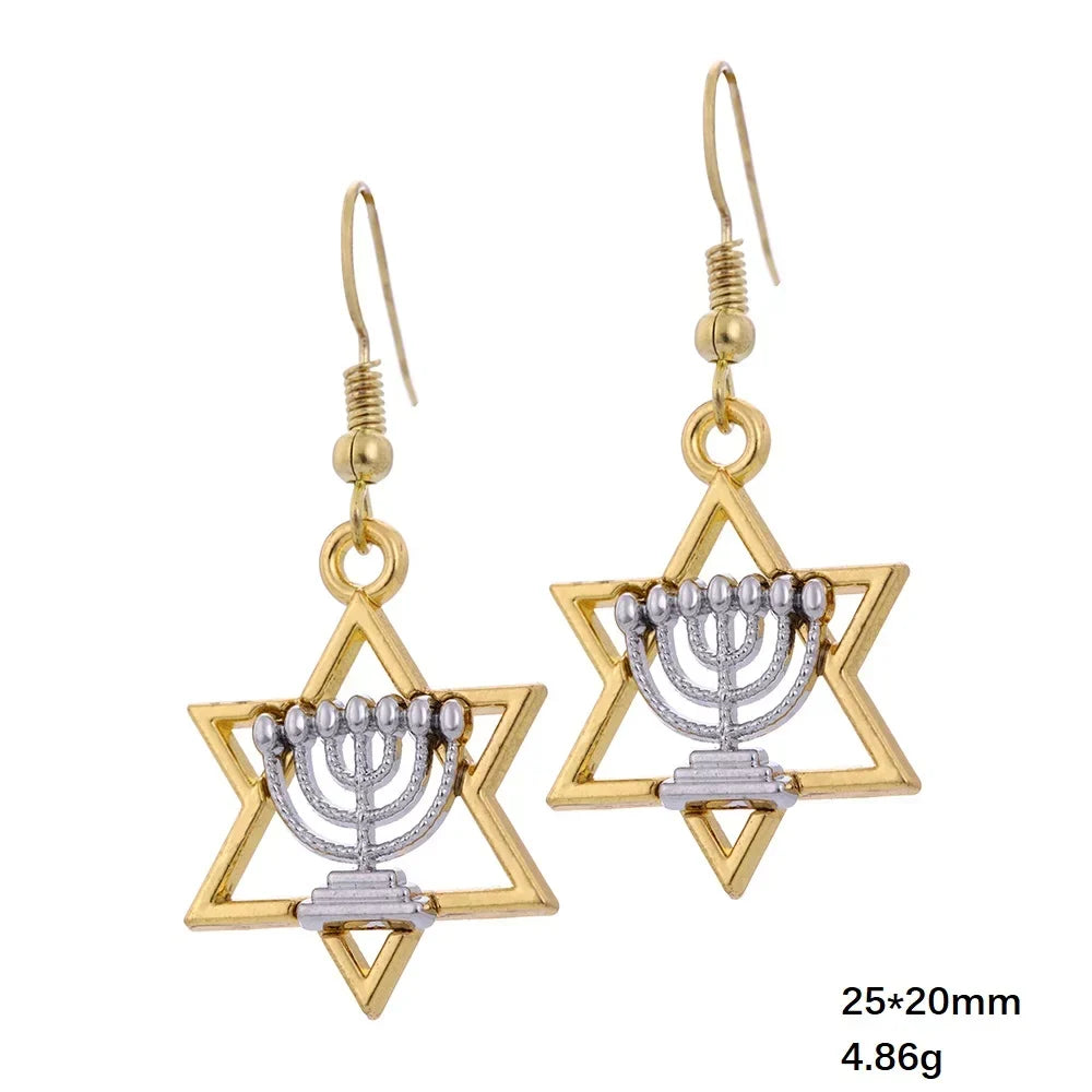 Boucles d'oreilles pendantes avec Menorah et l'étoile de David symboles juifs