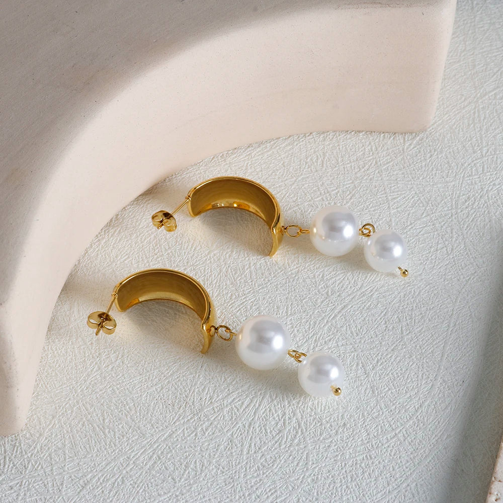 Dangling Earrings with Gold Pearls