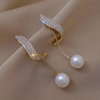 Dangling Earrings with White Pearls 1