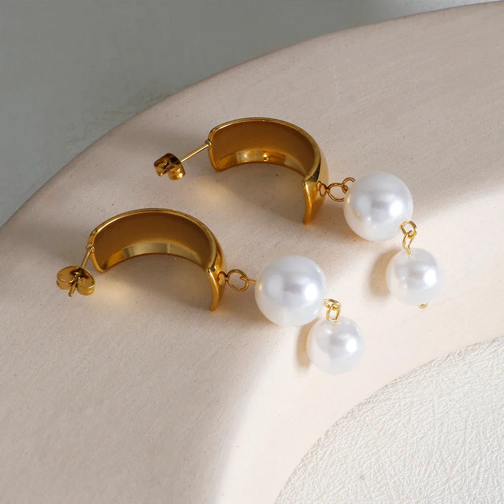 Dangling Earrings with Gold Pearls