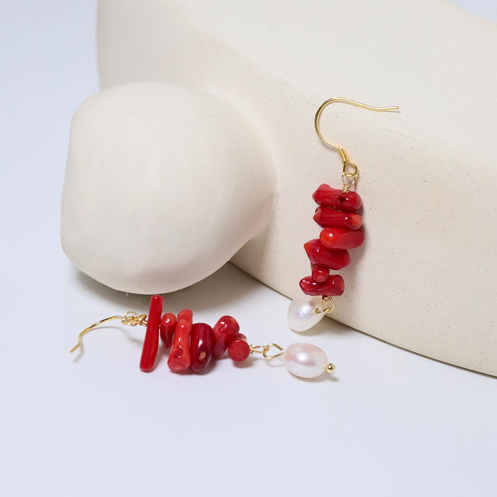 Boucles d'Oreilles Pendantes Corail avec Perles