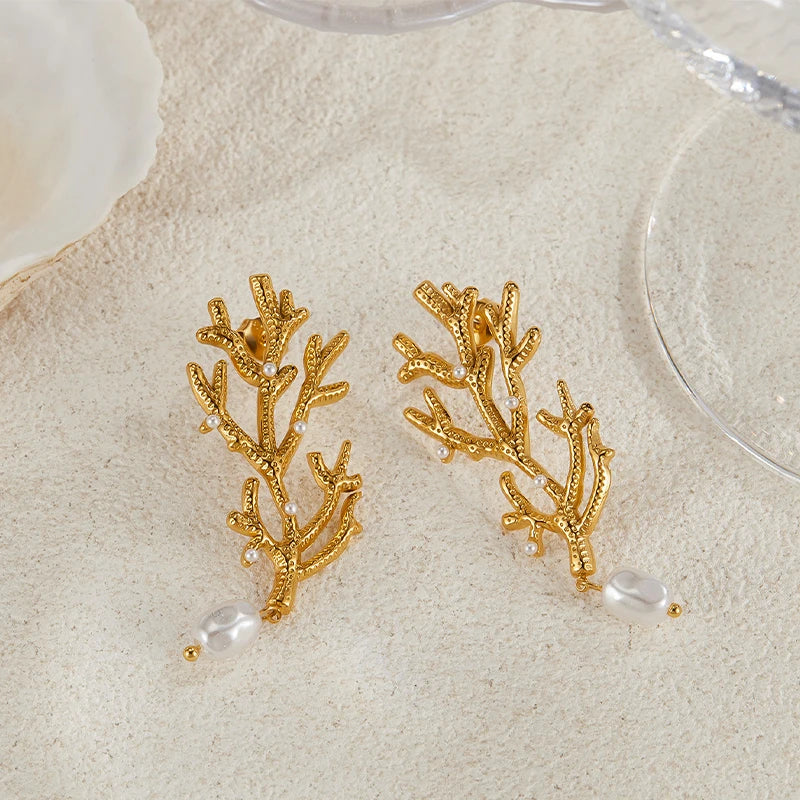 Boucles d'Oreilles Pendantes Corail et Perles Blanches