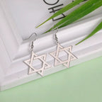 Boucles d'oreilles pendantes hexagonales avec le symbole juif de l'étoile de David argent
