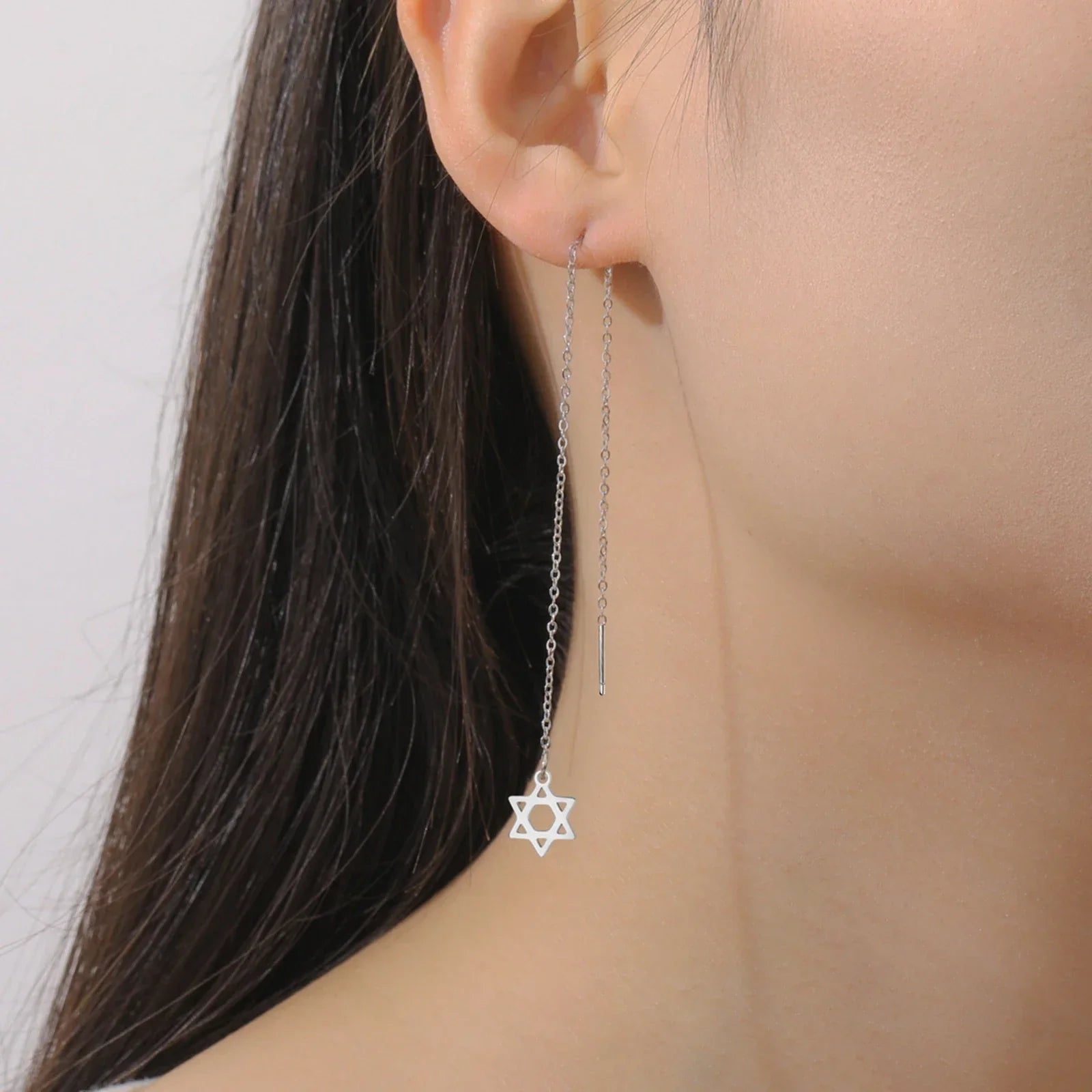 Boucles d'oreilles pendantes longues avec l'étoile de David symbole juif argent