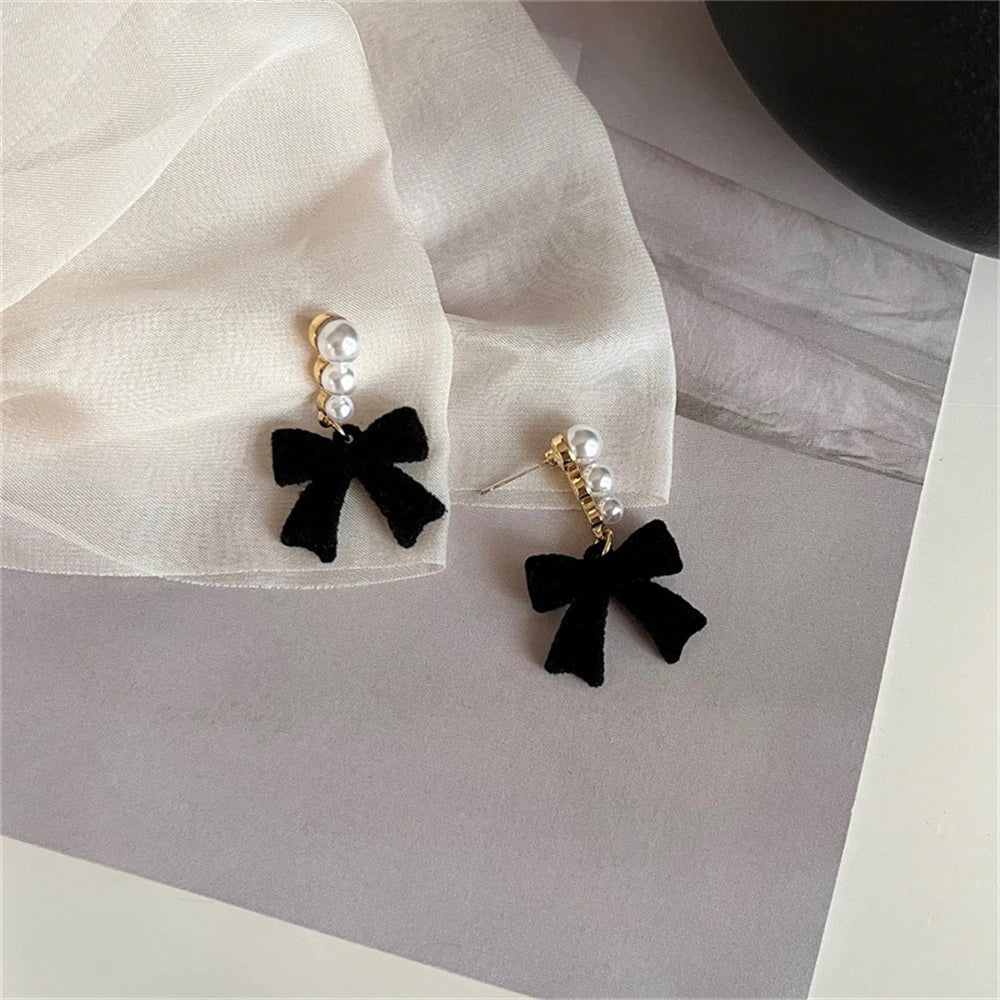 Dangling Earrings with Pearls and Black Bows
