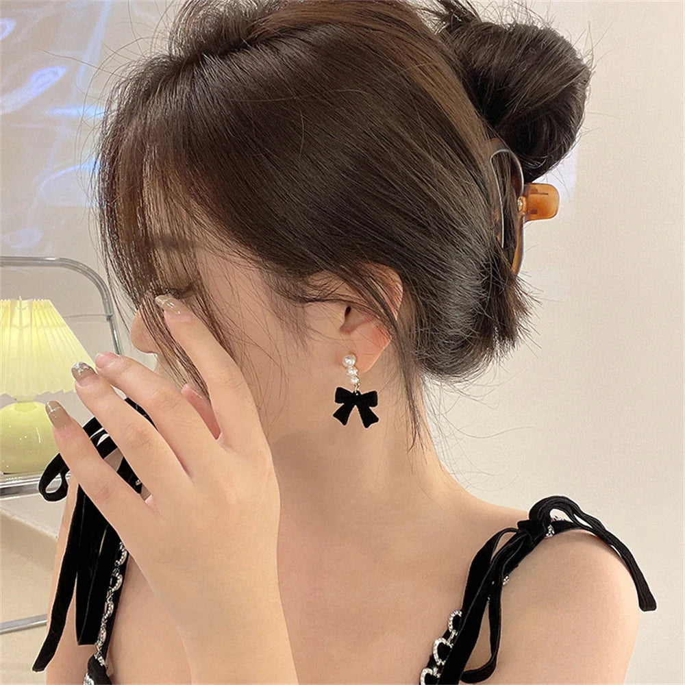 Dangling Earrings with Pearls and Black Bows