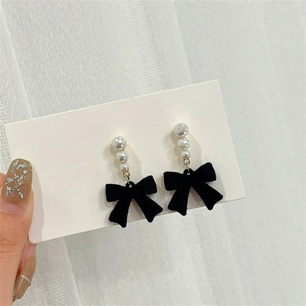 Dangling Earrings with Pearls and Black Bows